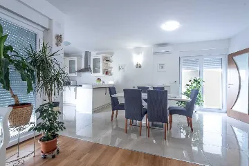 3-Bedroom Apartment in Vrsi for up to 8 Guests