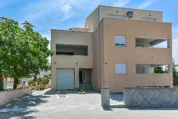 3-Bedroom Apartment in Vrsi for up to 8 Guests