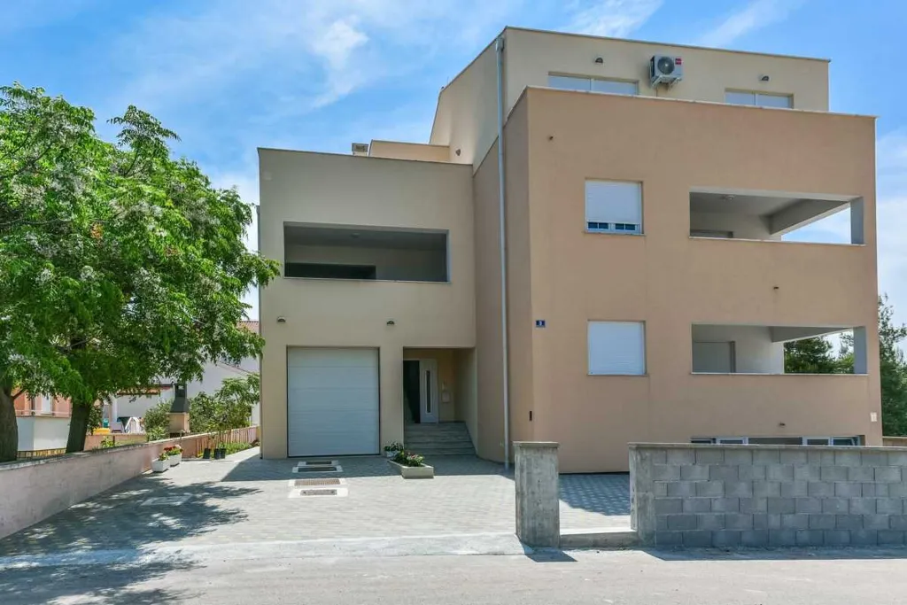 3-Bedroom Apartment in Vrsi for up to 8 Guests