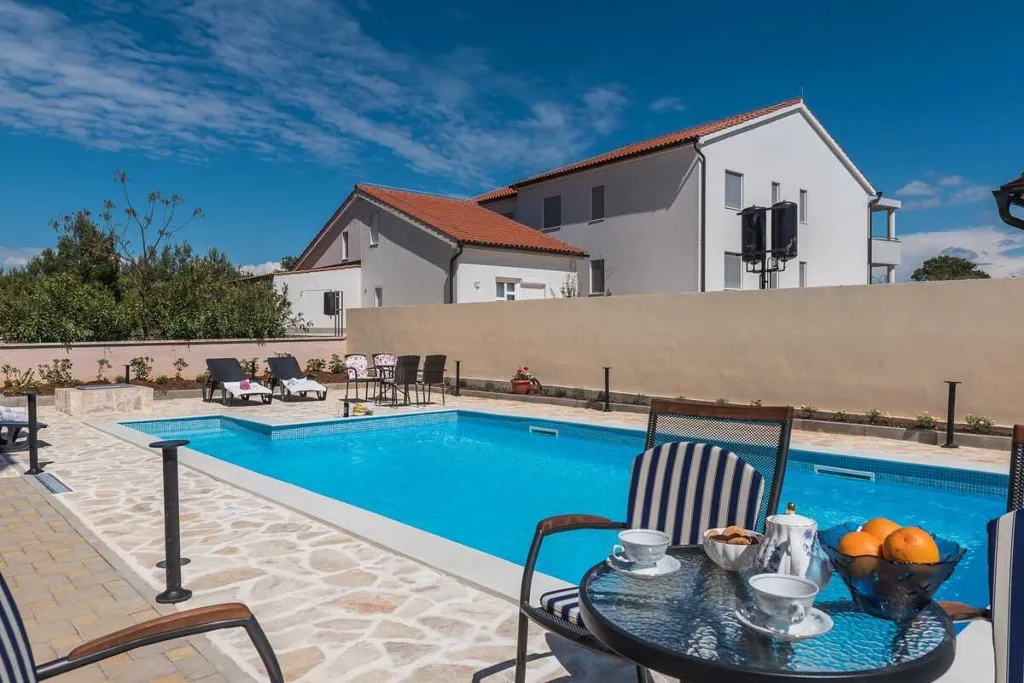 3-Bedroom Vrsi Apartment for Up to 8 Guests