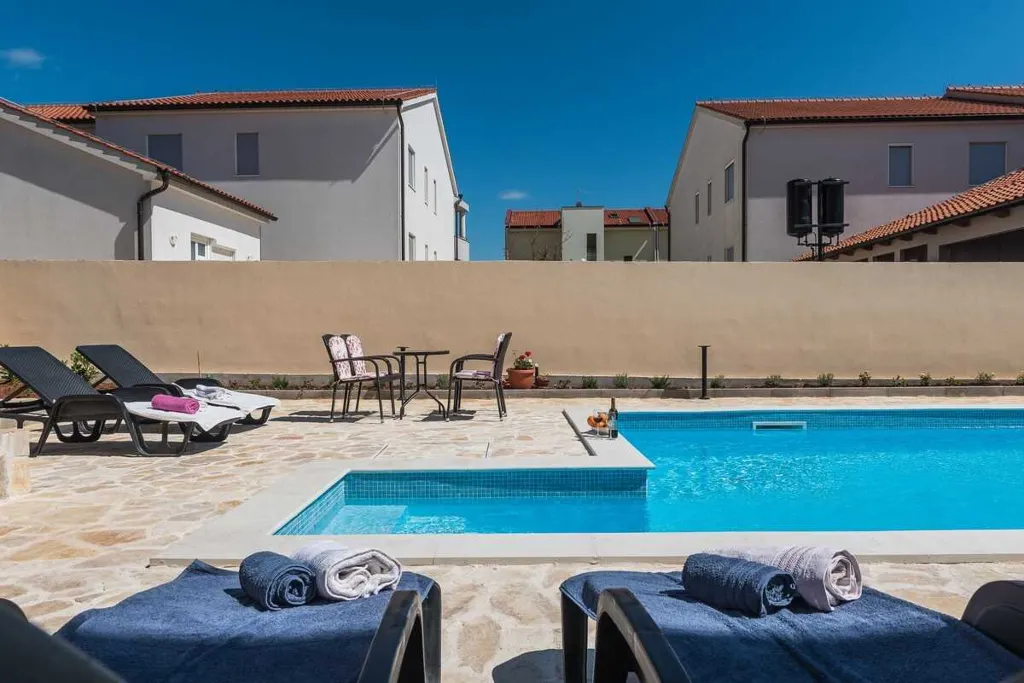 3-Bedroom Vrsi Apartment for Up to 8 Guests