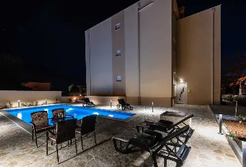 3-Bedroom Vrsi Apartment for Up to 8 Guests