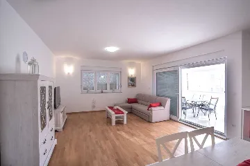3-Bedroom Vrsi Apartment for Up to 8 Guests