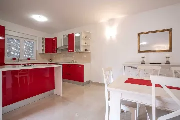 3-Bedroom Vrsi Apartment for Up to 8 Guests
