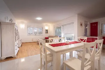3-Bedroom Vrsi Apartment for Up to 8 Guests