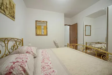 3-Bedroom Vrsi Apartment for Up to 8 Guests