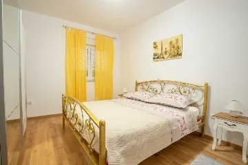 3-Bedroom Vrsi Apartment for Up to 8 Guests