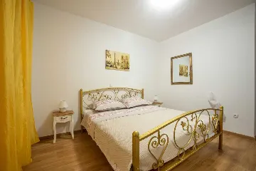 3-Bedroom Vrsi Apartment for Up to 8 Guests