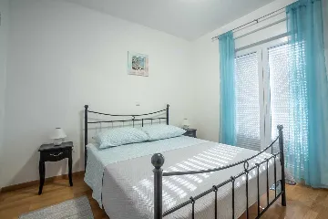 3-Bedroom Vrsi Apartment for Up to 8 Guests