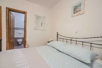 3-Bedroom Vrsi Apartment for Up to 8 Guests