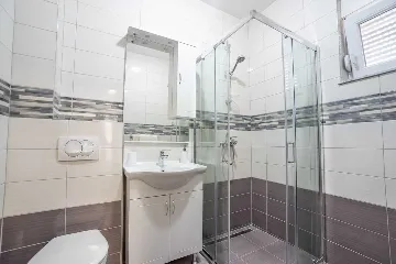 3-Bedroom Vrsi Apartment for Up to 8 Guests