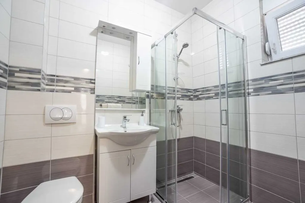 3-Bedroom Vrsi Apartment for Up to 8 Guests