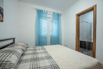 3-Bedroom Vrsi Apartment for Up to 8 Guests