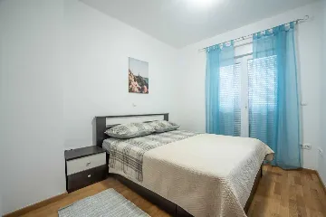 3-Bedroom Vrsi Apartment for Up to 8 Guests