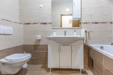 3-Bedroom Vrsi Apartment for Up to 8 Guests