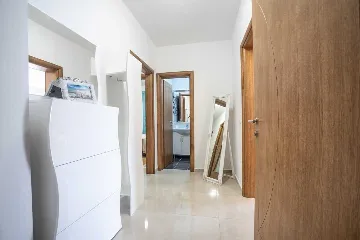 3-Bedroom Vrsi Apartment for Up to 8 Guests