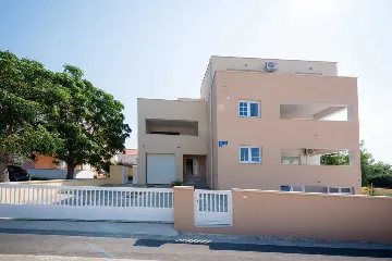 3-Bedroom Vrsi Apartment for Up to 8 Guests