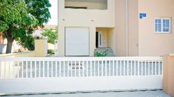 3-Bedroom Vrsi Apartment for Up to 8 Guests