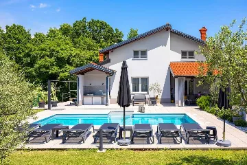 Matulji Villa for 10 Guests with Private Pool