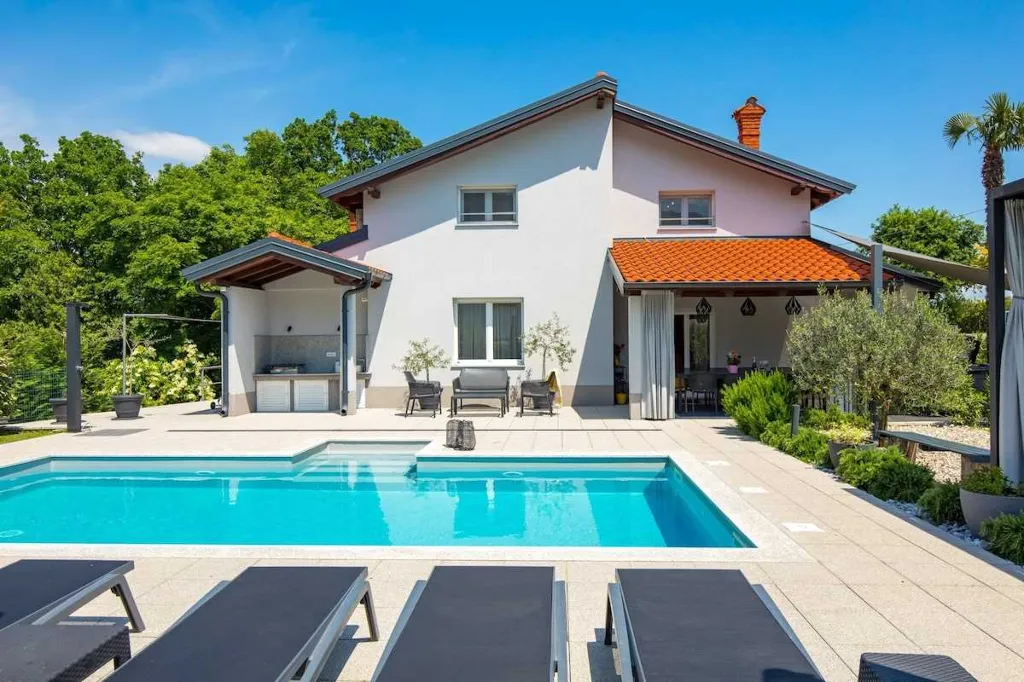 Matulji Villa for 10 Guests with Private Pool