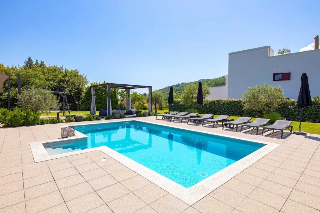 Matulji Villa for 10 Guests with Private Pool