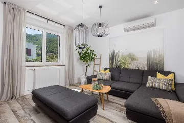 Matulji Villa for 10 Guests with Private Pool