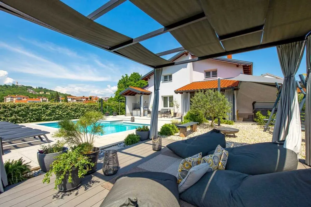 Matulji Villa for 10 Guests with Private Pool