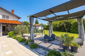 Matulji Villa for 10 Guests with Private Pool