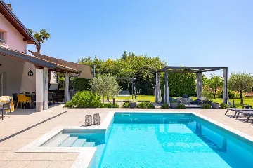 Matulji Villa for 10 Guests with Private Pool