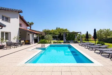 Matulji Villa for 10 Guests with Private Pool