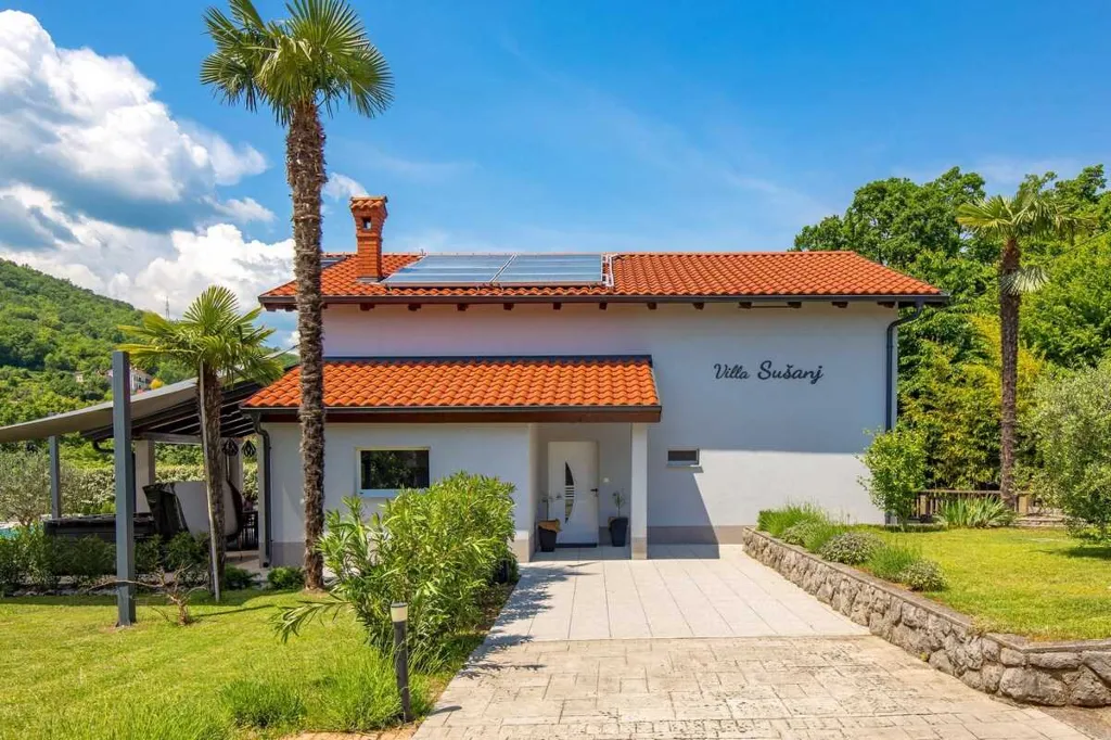 Matulji Villa for 10 Guests with Private Pool