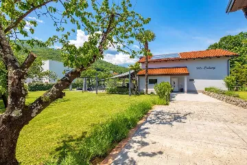 Matulji Villa for 10 Guests with Private Pool