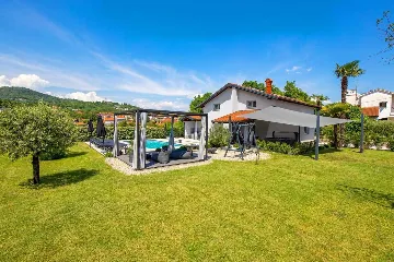 Matulji Villa for 10 Guests with Private Pool