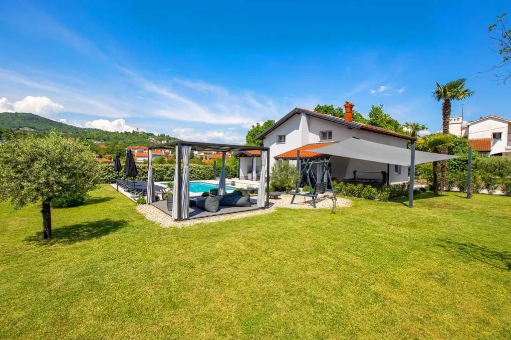 Matulji Villa for 10 Guests with Private Pool