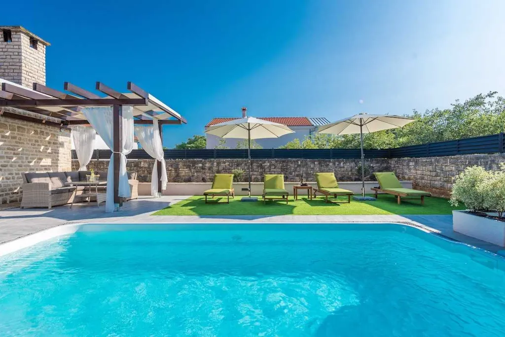 2-Bedroom Villa with Pool in Pridraga, Croatia