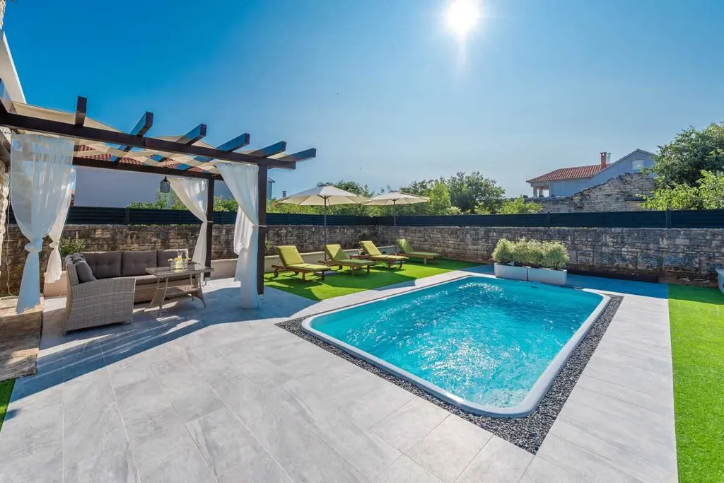2-Bedroom Villa with Pool in Pridraga, Croatia