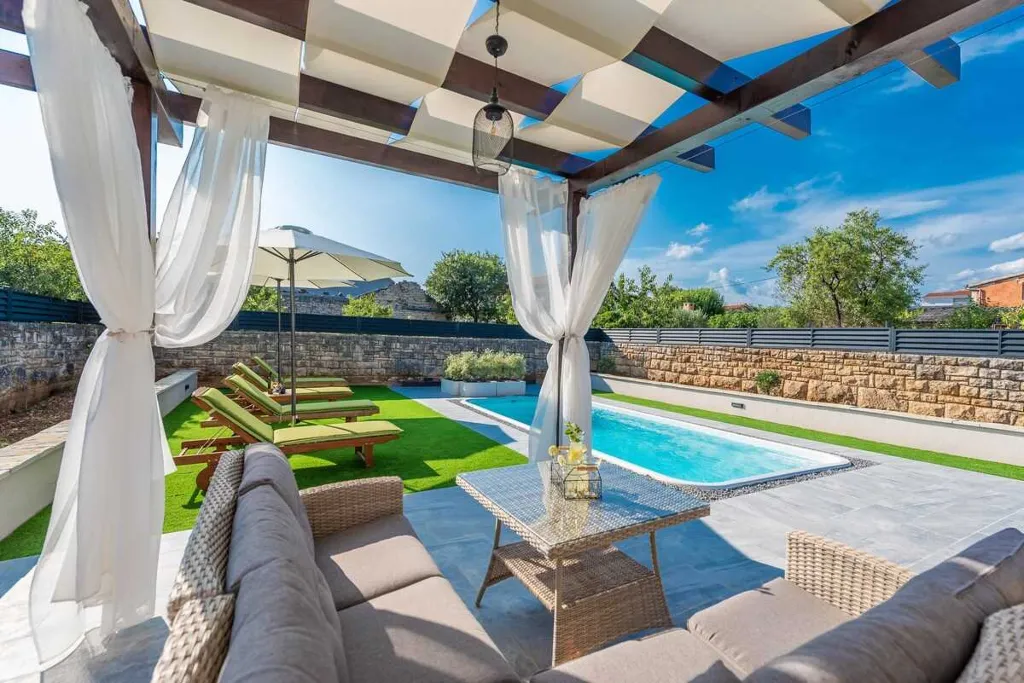 2-Bedroom Villa with Pool in Pridraga, Croatia