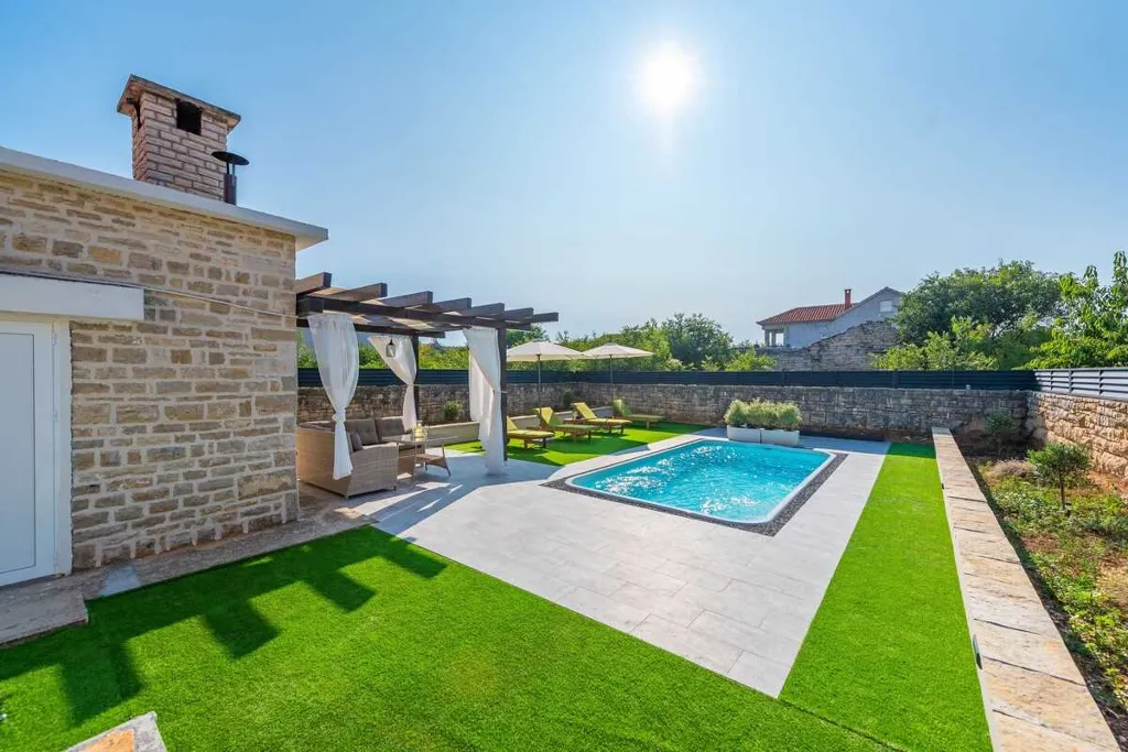 2-Bedroom Villa with Pool in Pridraga, Croatia