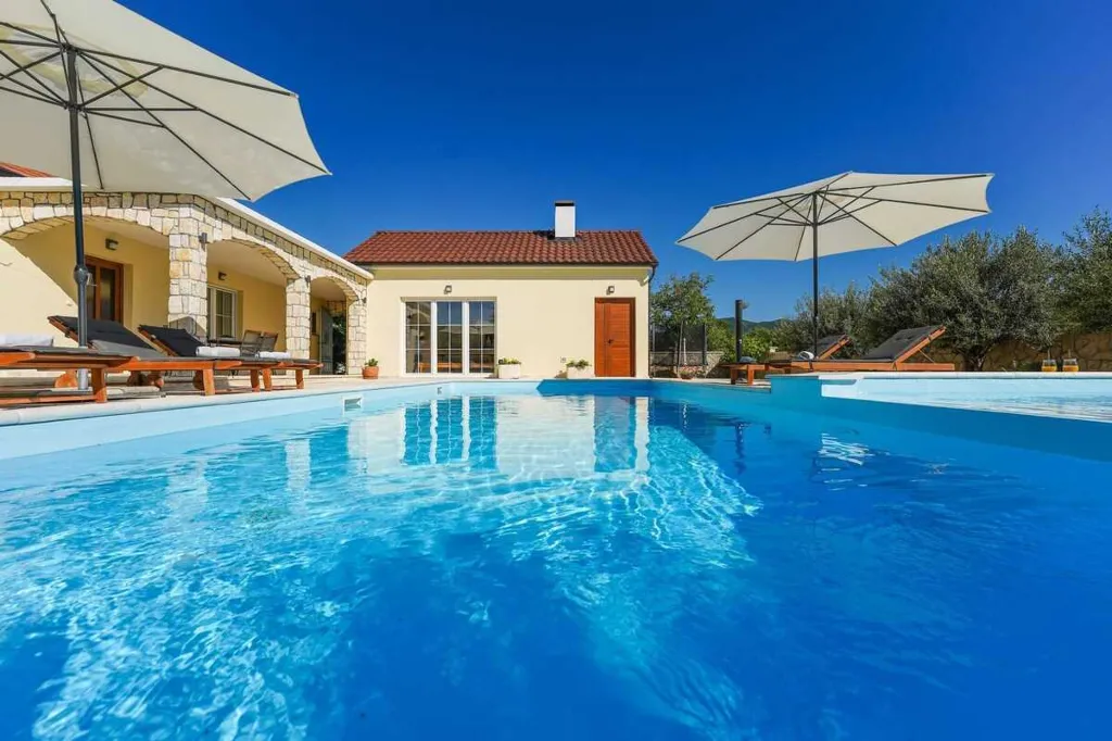 Podine 3-Bedroom Villa for Up to 8 Guests