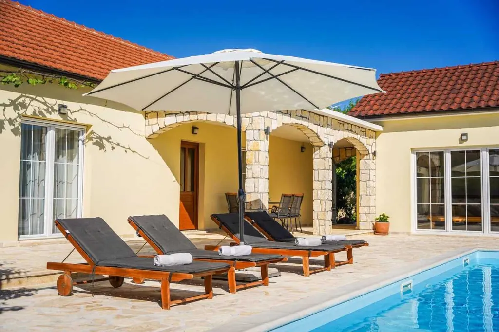 Podine 3-Bedroom Villa for Up to 8 Guests