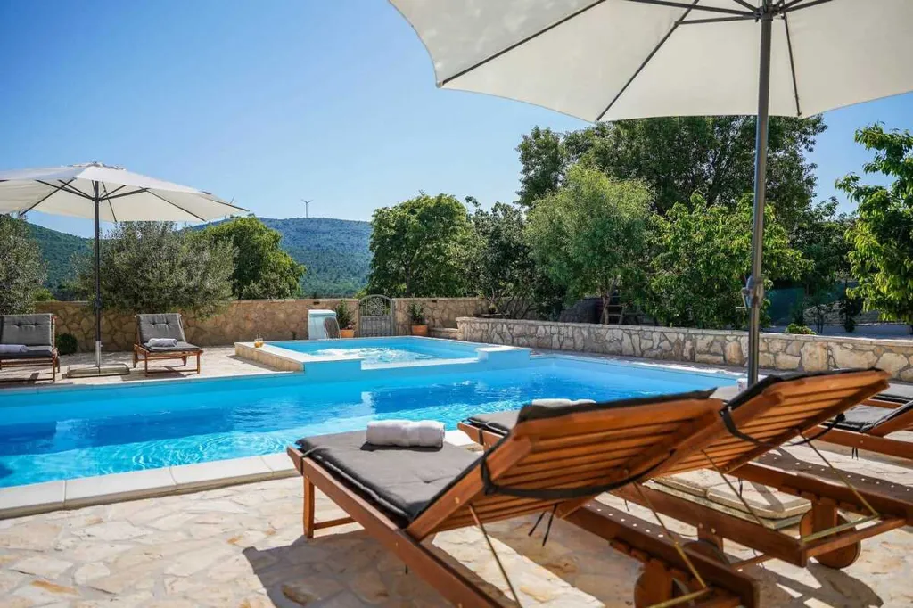 Podine 3-Bedroom Villa for Up to 8 Guests