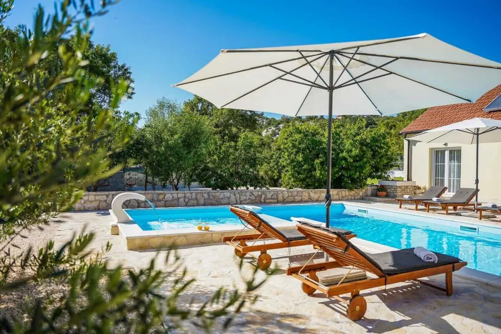 Podine 3-Bedroom Villa for Up to 8 Guests