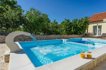 Podine 3-Bedroom Villa for Up to 8 Guests