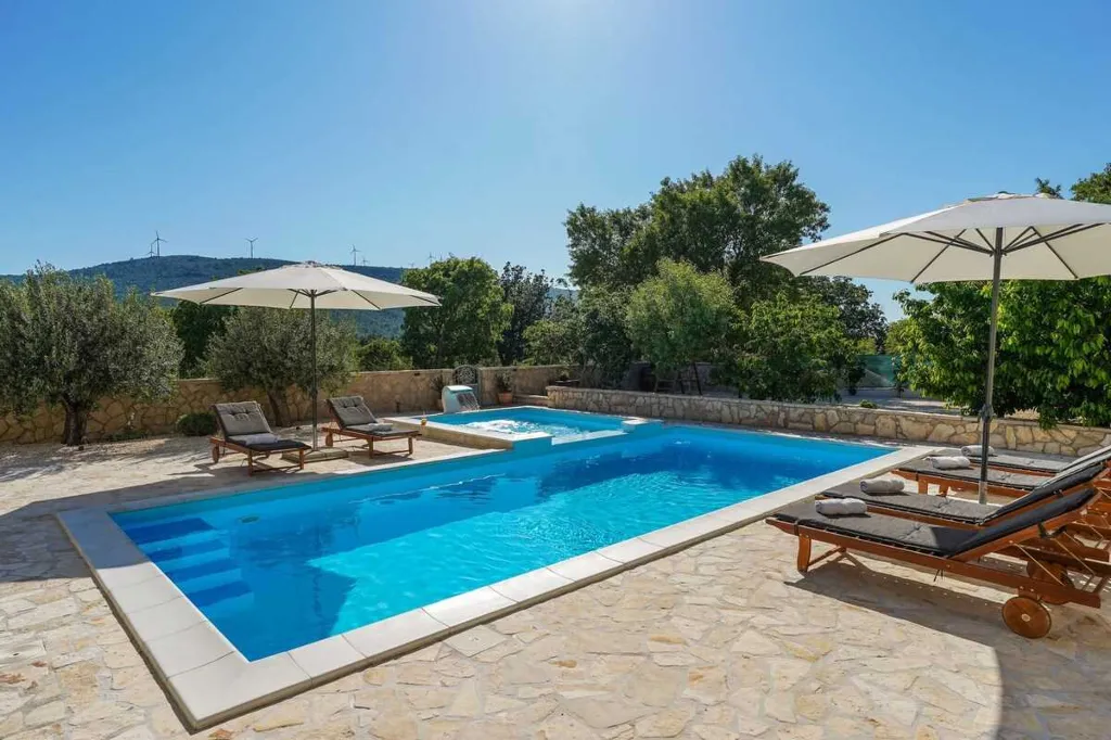 Podine 3-Bedroom Villa for Up to 8 Guests