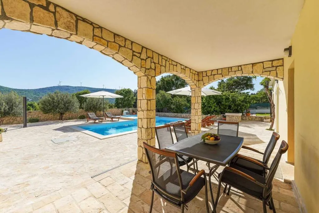 Podine 3-Bedroom Villa for Up to 8 Guests