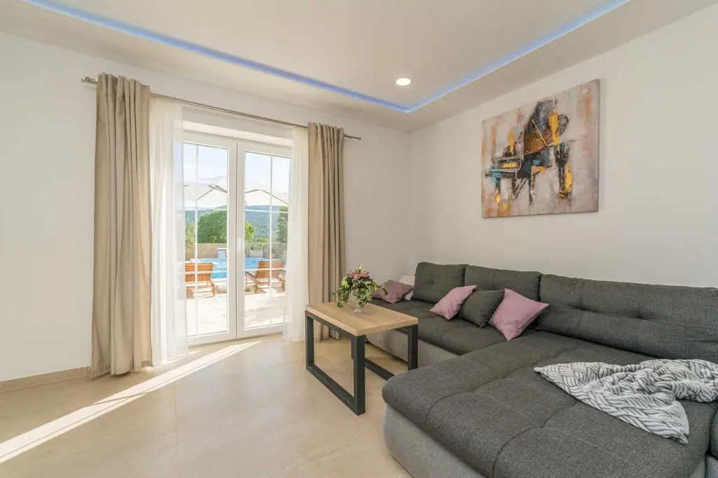 Podine 3-Bedroom Villa for Up to 8 Guests