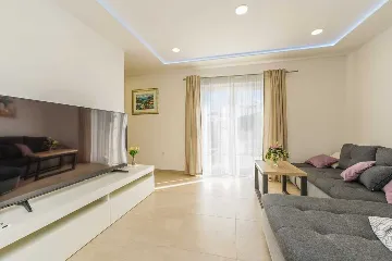 Podine 3-Bedroom Villa for Up to 8 Guests