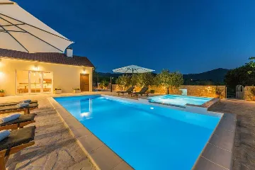 Podine 3-Bedroom Villa for Up to 8 Guests