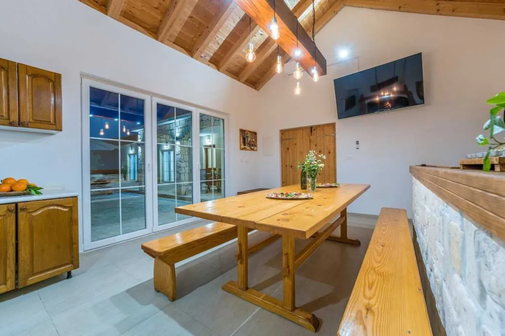 Podine 3-Bedroom Villa for Up to 8 Guests