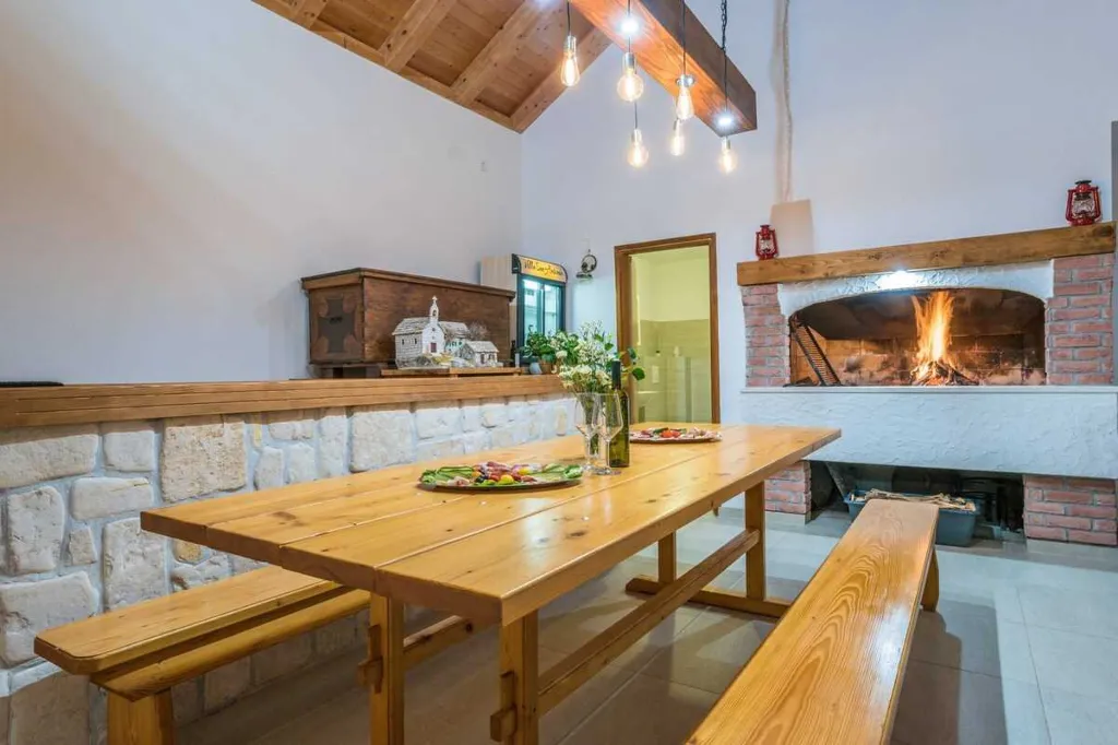 Podine 3-Bedroom Villa for Up to 8 Guests